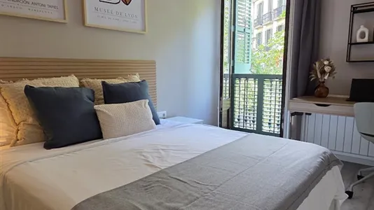 Rooms in Barcelona Eixample - photo 5