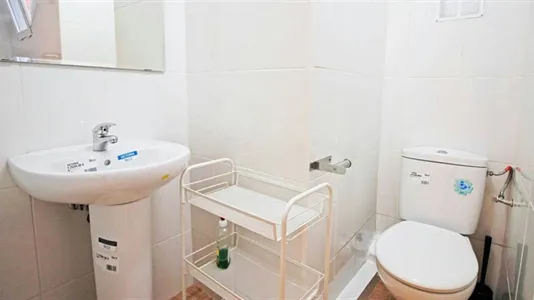 Rooms in Barcelona Ciutat Vella - photo 5