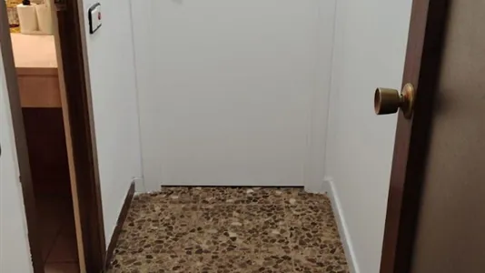 Rooms in Barcelona Eixample - photo 8