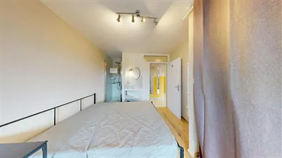 Room for rent in Saint-Julien-en-Genevois, Auvergne-Rhône-Alpes