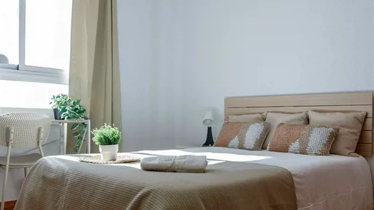 Rooms in el Camí de Vera - photo 2