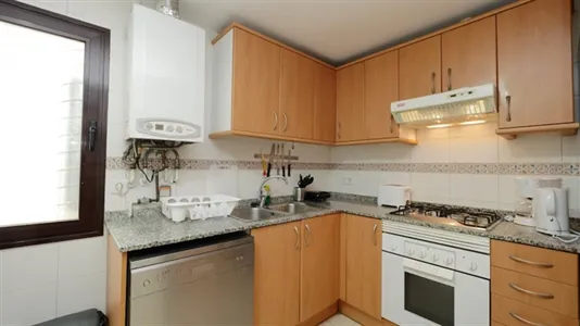 Rooms in Barcelona Ciutat Vella - photo 9