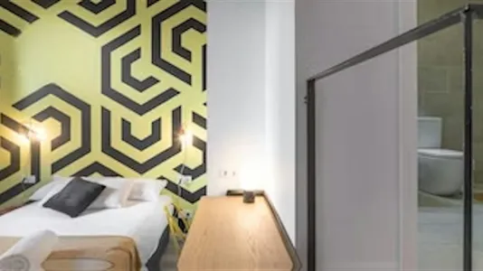Rooms in Barcelona Ciutat Vella - photo 7