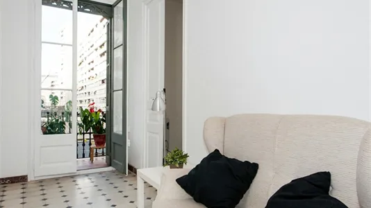 Rooms in Barcelona Eixample - photo 8