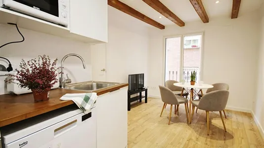 Rooms in Barcelona Sants-Montjuïc - photo 6