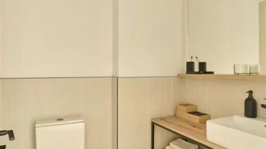 Rooms in Madrid Centro - photo 8