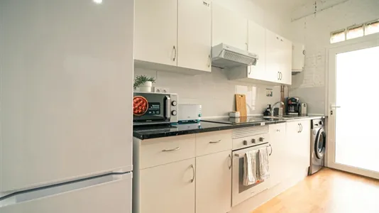 Rooms in Barcelona Ciutat Vella - photo 4