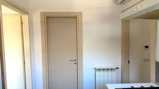 Rooms in Roma Municipio VI – Roma Delle Torri - photo 6