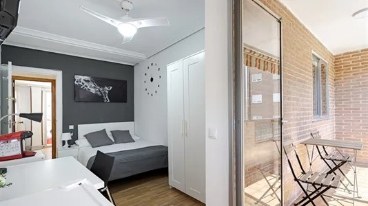 Rooms in Guadalajara - photo 5