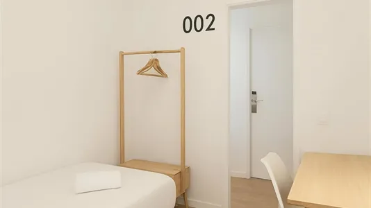 Rooms in Barcelona Ciutat Vella - photo 2