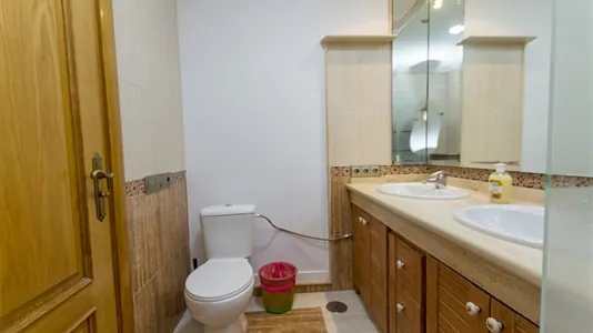 Rooms in Málaga - photo 7