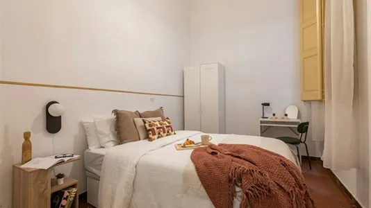 Rooms in Barcelona Ciutat Vella - photo 4