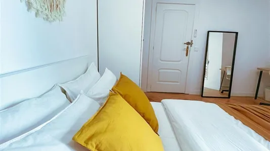 Rooms in Madrid Salamanca - photo 8