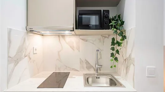 Rooms in Madrid Centro - photo 10