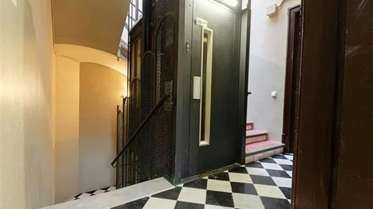 Rooms in Barcelona Ciutat Vella - photo 6