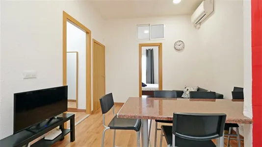 Rooms in Barcelona Ciutat Vella - photo 7