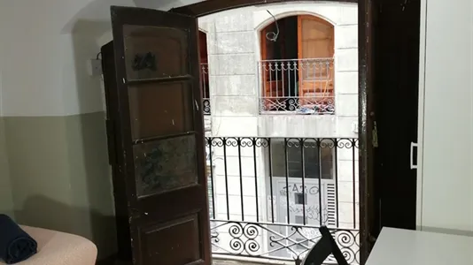 Rooms in Barcelona Ciutat Vella - photo 4