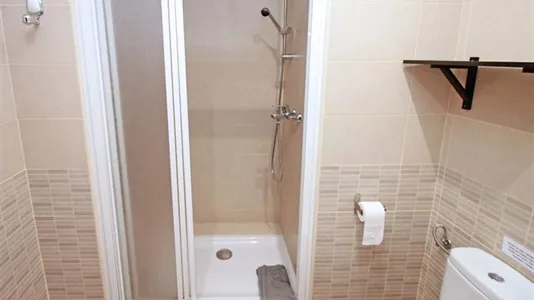 Rooms in Barcelona Ciutat Vella - photo 6