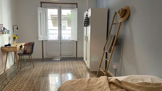 Rooms in Barcelona Ciutat Vella - photo 5