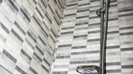 Rooms in Madrid Centro - photo 10