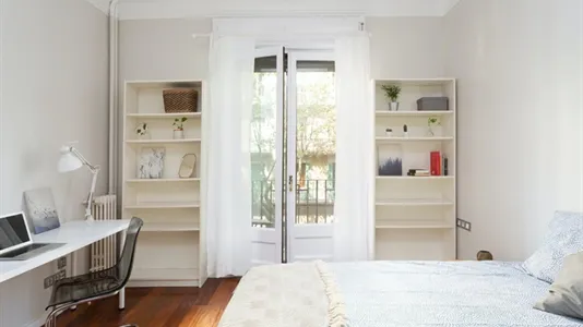 Rooms in Barcelona Eixample - photo 4