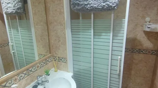 Rooms in Almería - photo 4