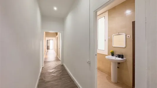 Rooms in Barcelona Ciutat Vella - photo 4