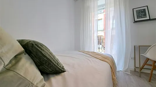 Rooms in Madrid Centro - photo 8