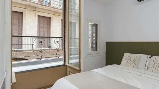 Rooms in Barcelona Ciutat Vella - photo 4