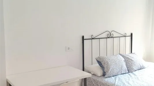 Rooms in Oviedo - photo 5