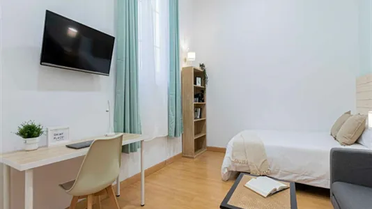 Rooms in Madrid Centro - photo 3