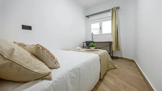 Rooms in el Camí de Vera - photo 1