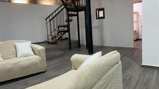 Rooms in Barcelona Ciutat Vella - photo 8