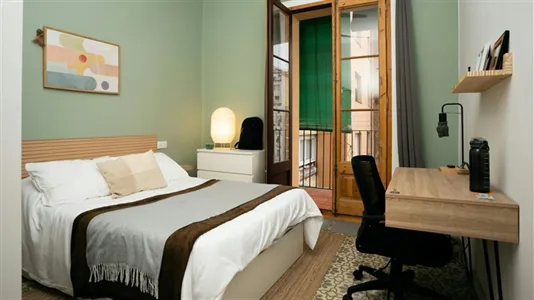 Rooms in Barcelona Eixample - photo 1