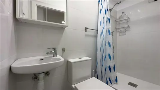 Rooms in Barcelona Ciutat Vella - photo 4