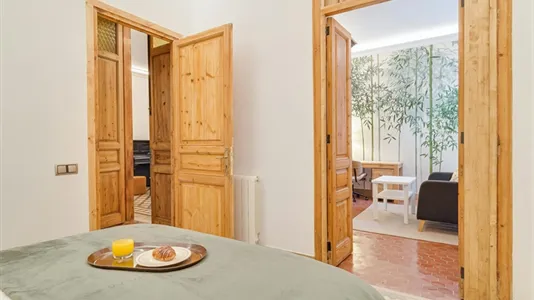 Rooms in Barcelona Eixample - photo 4