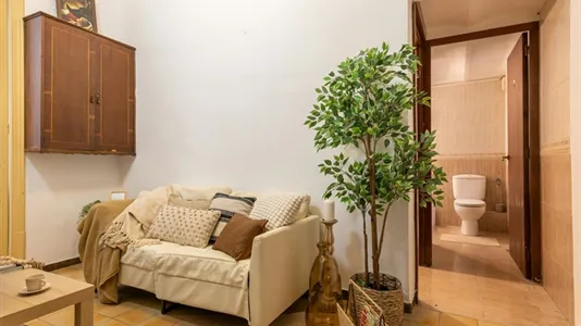 Rooms in Barcelona Ciutat Vella - photo 10