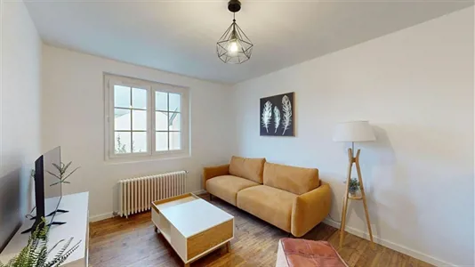 Rooms in Poitiers - photo 3