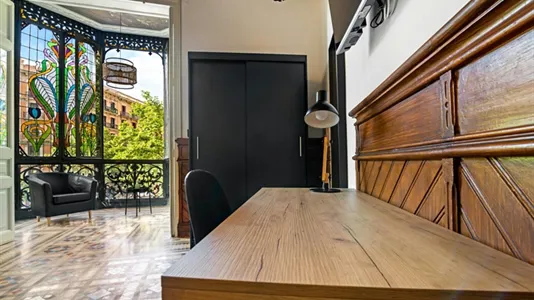 Rooms in Barcelona Eixample - photo 5