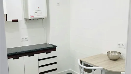 Rooms in Manresa - photo 7