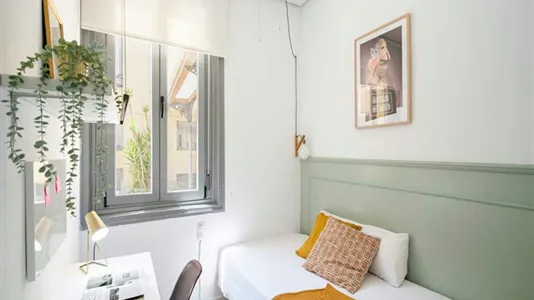 Rooms in Madrid Centro - photo 10