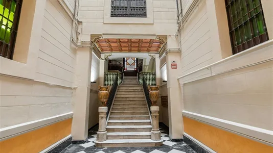 Rooms in Barcelona Ciutat Vella - photo 9