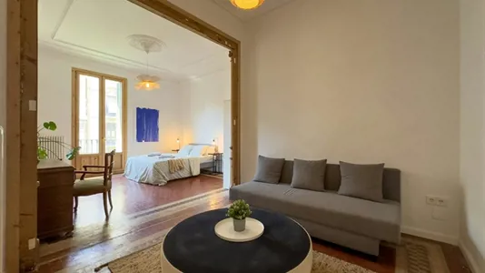 Rooms in Barcelona Eixample - photo 1