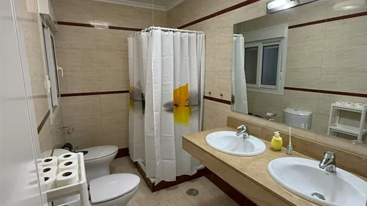 Rooms in Almería - photo 5