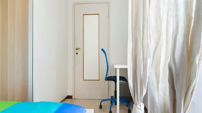 Room for rent in Milano Zona 6 - Barona, Lorenteggio, Milan