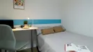Room for rent, Valencia Extramurs, Valencia (region), &lt;span class=&quot;blurred street&quot; onclick=&quot;ProcessAdRequest(11682666)&quot;&gt;&lt;span class=&quot;hint&quot;&gt;See streetname&lt;/span&gt;[xxxxxxxxxxxxx]&lt;/span&gt;