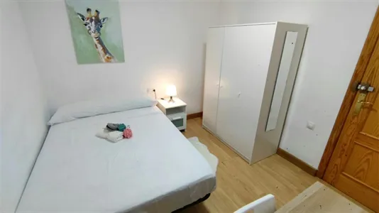 Rooms in Almería - photo 4