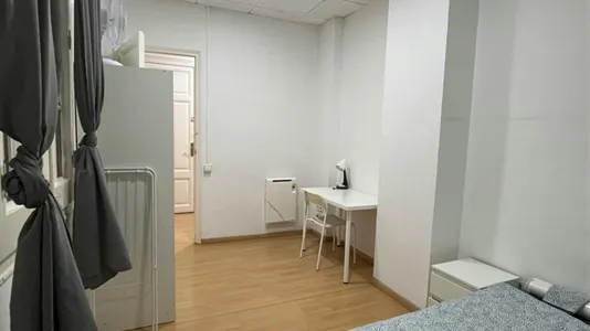 Rooms in Barcelona Eixample - photo 4