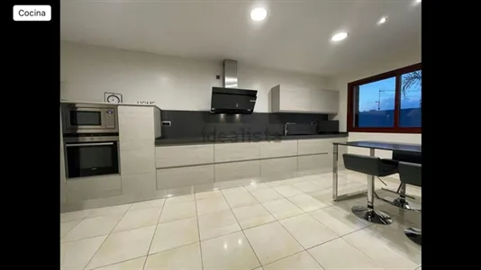 Houses in Dos Hermanas - photo 10