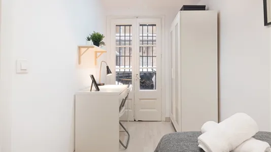Rooms in Barcelona Ciutat Vella - photo 5